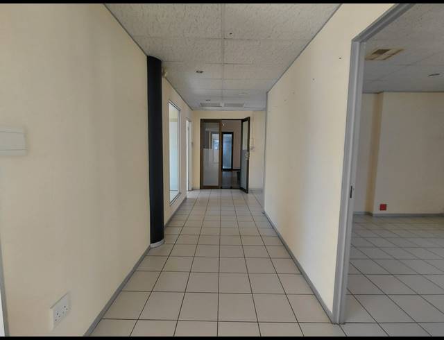 99M² OFFICE TO LET IN FOURWAYS